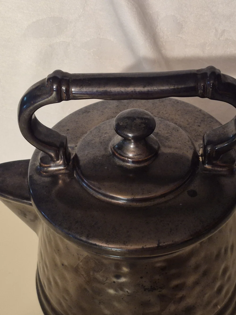 Vintage Mccoy Hammered  Cookie Kettle In Dark Bronze